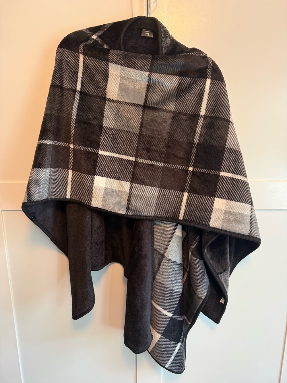 Cuddl Duds Black & Gray Plaid Cozy Wrap
